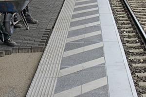  Adding supplementary Modula Flex slabs also made it possible to retrofit a guidance system for the blind and hatched danger-zone markings within an extremely short construction period whereas the remainder of the platform pavement was installed in a conventional process 