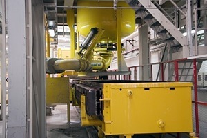  Mixer discharge and mold filling device 