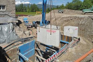  Individuell gefertigte und komplett ausgestattete Stahlbeton-Schachtbauwerke wurden ebenfalls von Rinninger zur Baustelle geliefert 