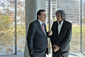  <div class="bildtext">Architekt Rudy ­Ricciotti (rechts) ­zusammen mit Willy Demeyer, dem Lüt­ticher Oberbürger­meister, während der Museumseröffnung</div> 