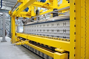  Fig. 7 The cross saw with integrated recessed grip mill is a good investment in the future, since also the market in Ukraine may change. The recessed grips facilitate the transport of the blocks on the construction site and can have a positive effect on the construction process. 