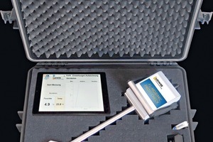  The measuring device with accessories is securely fitted into a robust carrying case for transport and is therefore well-suited for ­mobile application 