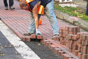  Fig. 8 The width of new curb was set to accommodate mechanical placement of two paver layer widths within the 6 ft – 10 in. (2.1 m) wide parking strips. Some adjustments were necessary to fit the layers within the new curbs and the mostly uneven old curbs adjacent to the residences. 