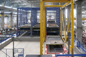  8Automatic storage and retrieval machine for transferring the pallets into the curing chamber and out again 