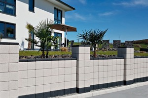  With or without pillars: the new garden wall blocks from Christoph Betonwaren provide gardeners with unlimited possibilities of design 