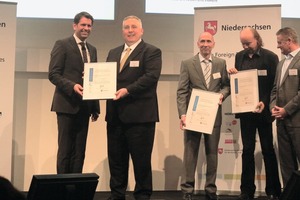  The Minister of Economic Affairs of Lower Saxony, Olaf Lies, presenting the certificate of nomination for the 5th Foreign Trade Prize to Michael Kraft on the occasion of the Hannover Messe  