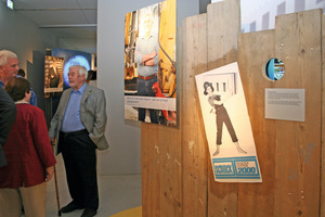  The first advertising posters hanging on a „construction site hoarding“  