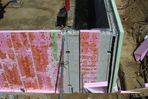  Fig. 2 Precast concrete external walls with thermal insulation and BT turnbuckle. 