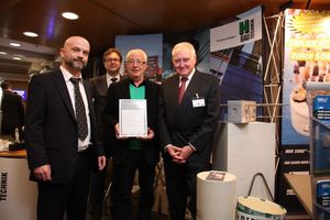  H-Bau founder Gerhard Horstmann (center) was pleased to receive the award and the congratulations extended by (right to left) Prof. Dr.-Ing. Hans-Wolf Reinhardt, chairman of the jury, Dr. Ulrich Lotz, managing director of the Fachverband Beton- und Fertigteilwerke Baden-Württemberg (Baden-Württemberg Association of Concrete and Precast Plants) and organizer of the BetonTage, and Christian Jahn, BFT International editor-in-chief  