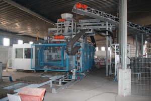  Fig. 1 Concrete block machine in operation. 