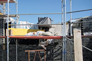  The precast element was mounted on the unfinished wall and the facing brickwork laid right to the element’s edge 