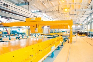  Abb. 1 Blick in die Mogilever Produktionshalle – Equipment für jede Art von Betonfertigteilen. 