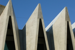  ... ebenso wie die Schalungen für die Betonfertigteile der Mülimatt-Sporthalle in Brugg in der Schweiz.  