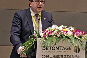  Dr. Ulrich Lotz, Geschäftsführer des FBF Betondienst, moderierte die BetonTage Asia 2017 